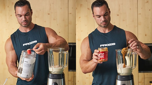 Le coach sportif Julien Quaglierini en train de préparer une collation de musculation : un shaker de prise de masse avec de la whey et du beurre de cacahuète.