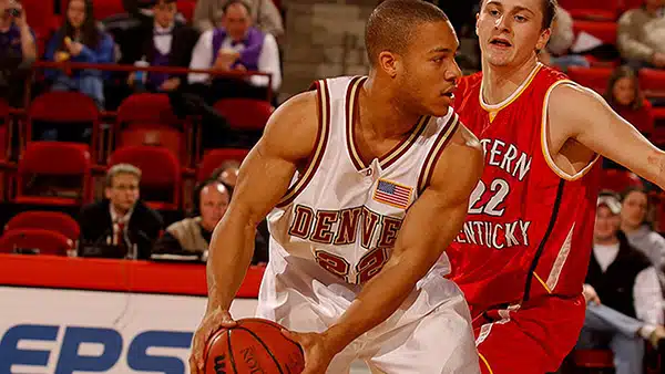 Phil Heath lorsqu'il était joueur de basket-ball pour l'Université de Denver.