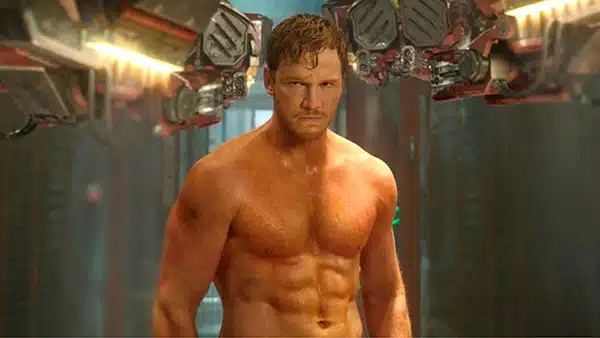L'acteur américain Chris Pratt torse dans une scène du film Les Gardiens de la Galaxie.