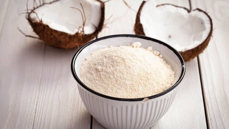 The health benefits of coconut flour for athletes (+ 4 recipe ideas)